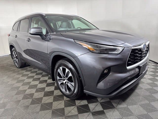 2023 Toyota Highlander Hybrid XLE — photo 1 of 24