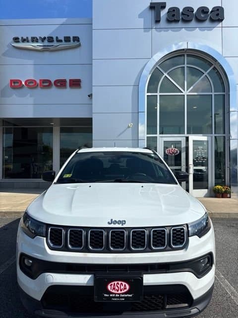 2024 Jeep Compass Latitude — photo 1 of 4