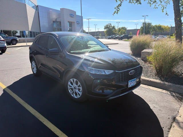 2023 Ford Escape Active — photo 1 of 6