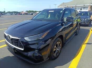 2022 Toyota Highlander XLE — photo 1 of 5
