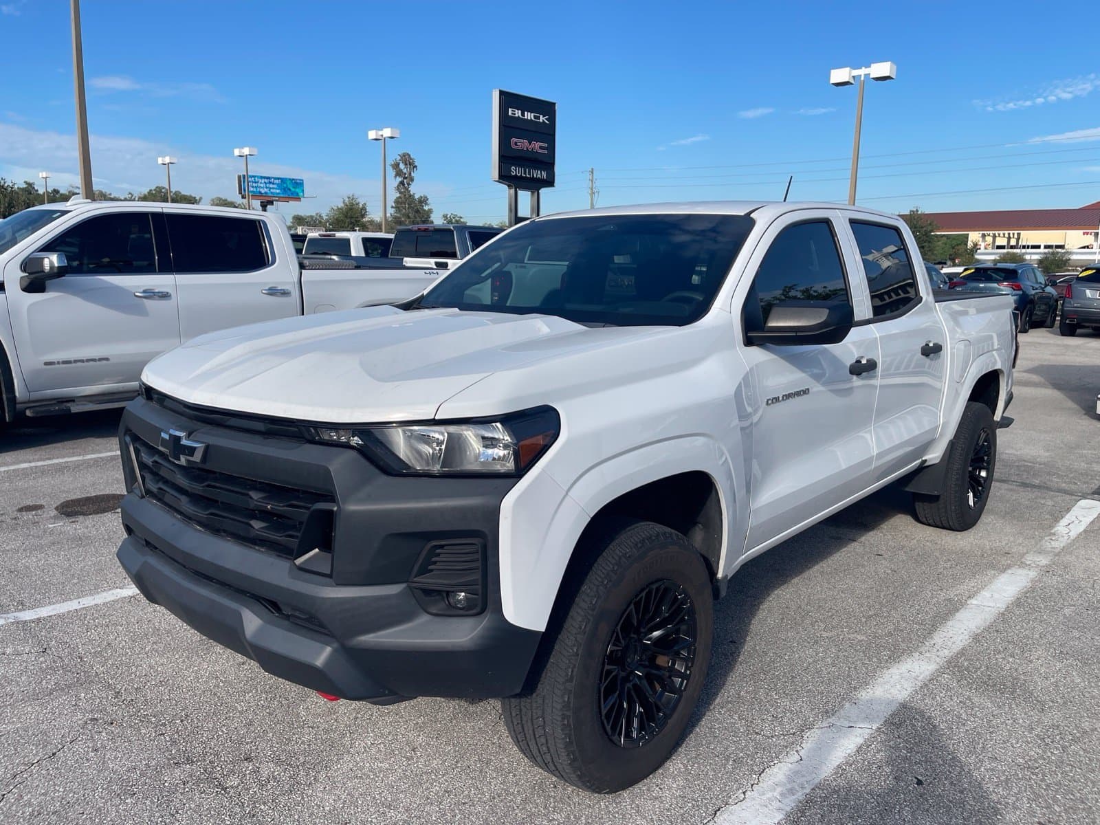 2023 Chevrolet Colorado Base — photo 1 of 28