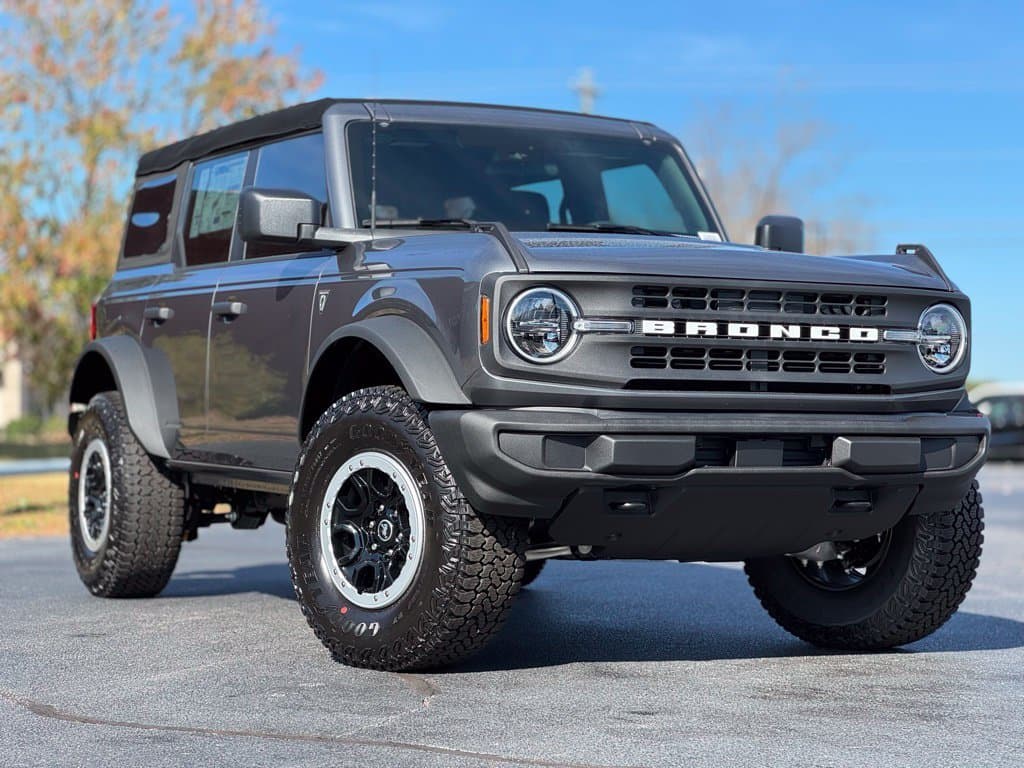 2025 Ford Bronco Base — photo 1 of 35