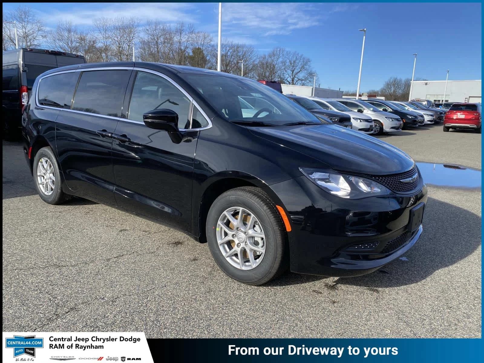 2026 Chrysler Voyager LX — photo 1 of 16