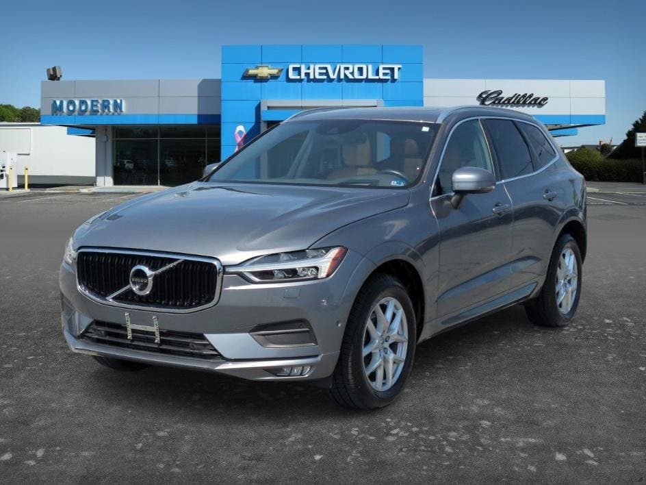 2019 Volvo XC60 Momentum — photo 1 of 37