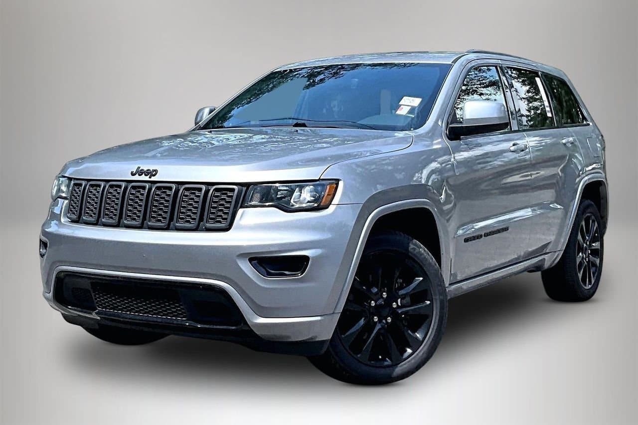 2019 Jeep Grand Cherokee Altitude — photo 1 of 35