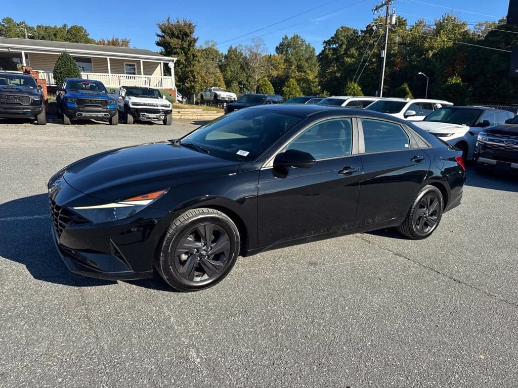 2021 Hyundai Elantra SEL — photo 1 of 30