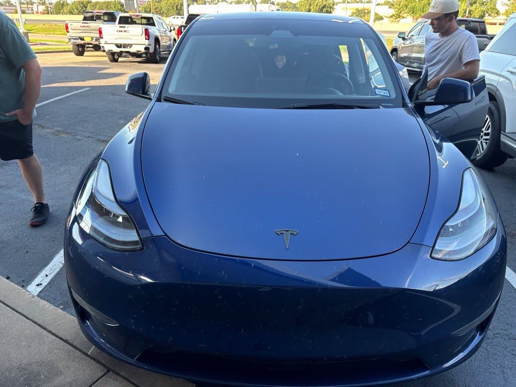 2025 Tesla Model Y Base — photo 1 of 2