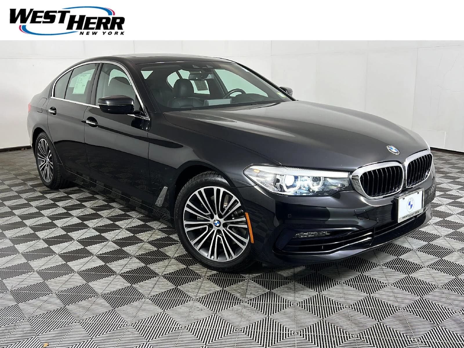 2018 BMW 5 Series 530i xDrive — photo 1 of 30