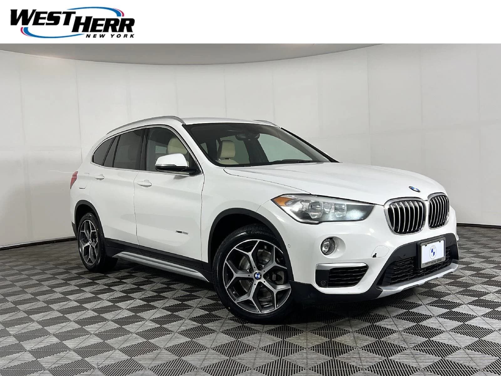2018 BMW X1 Base — photo 1 of 27