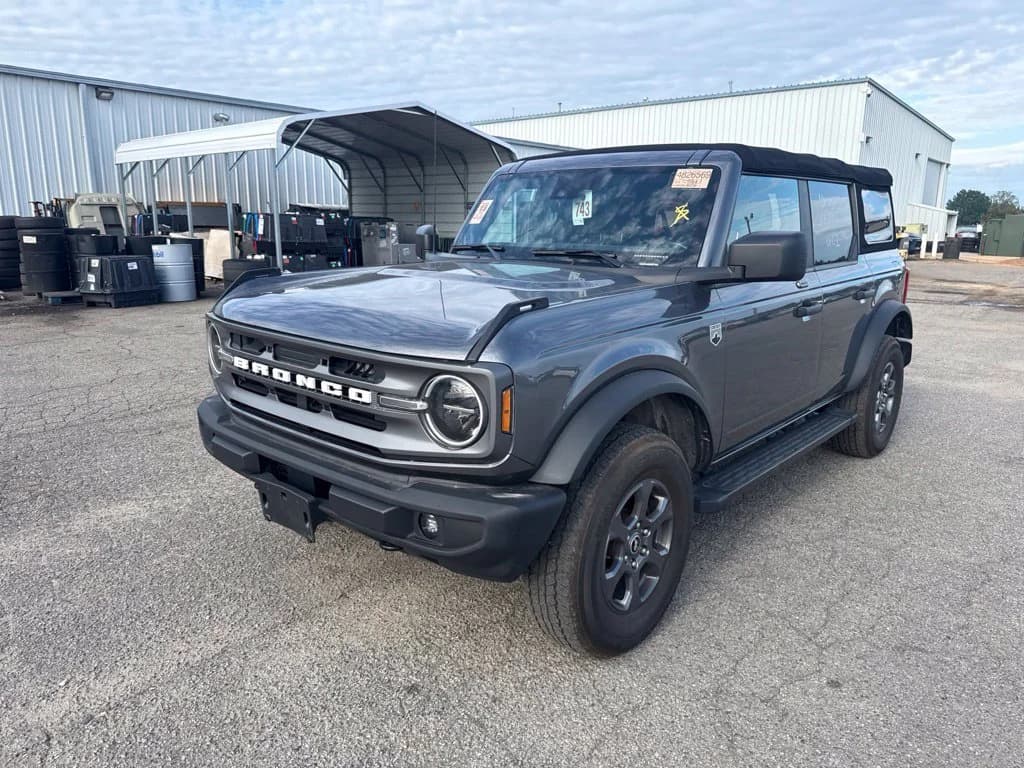 2022 Ford Bronco Base — photo 1 of 14