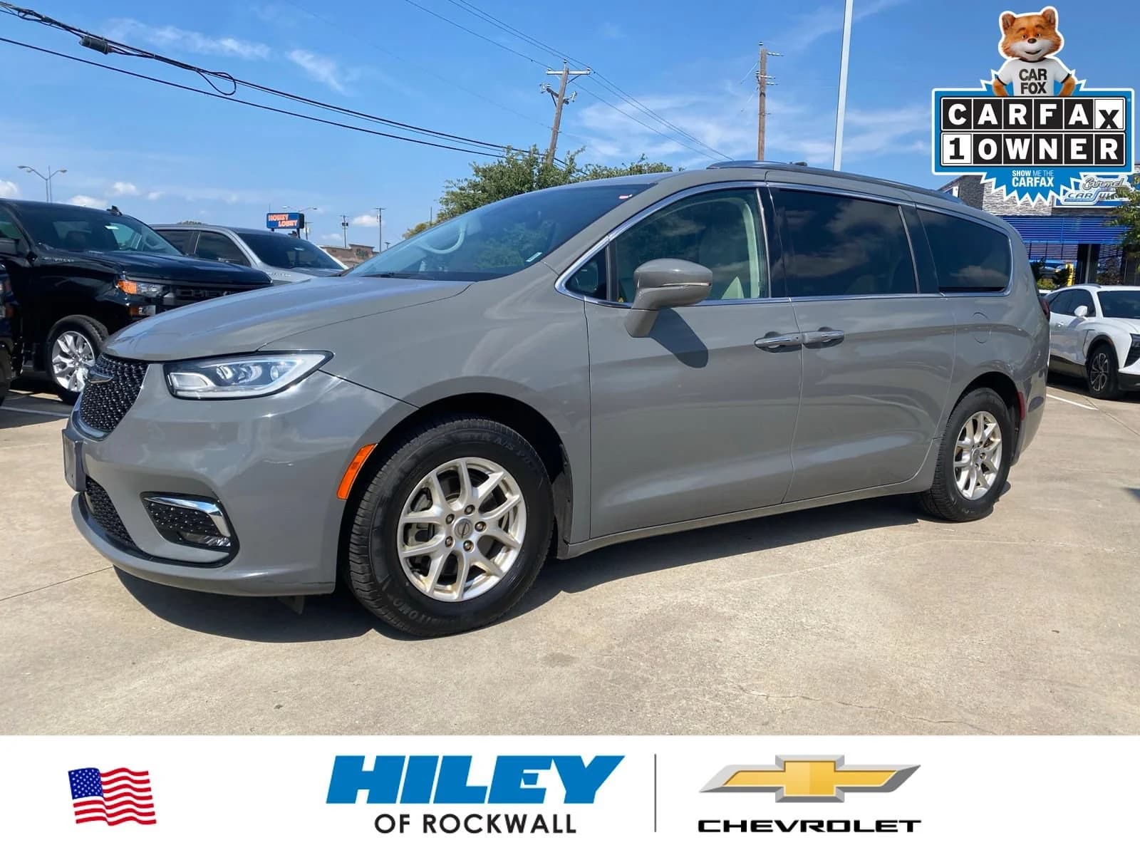 2021 Chrysler Pacifica Touring L — photo 1 of 10