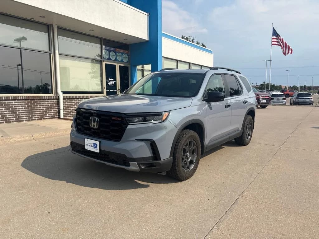 2023 Honda Pilot TrailSport — photo 1 of 45