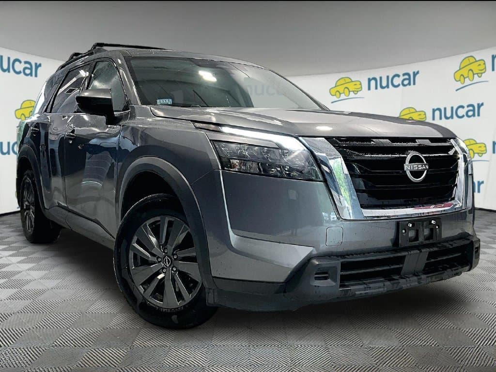 2025 Nissan Pathfinder SV — photo 1 of 10