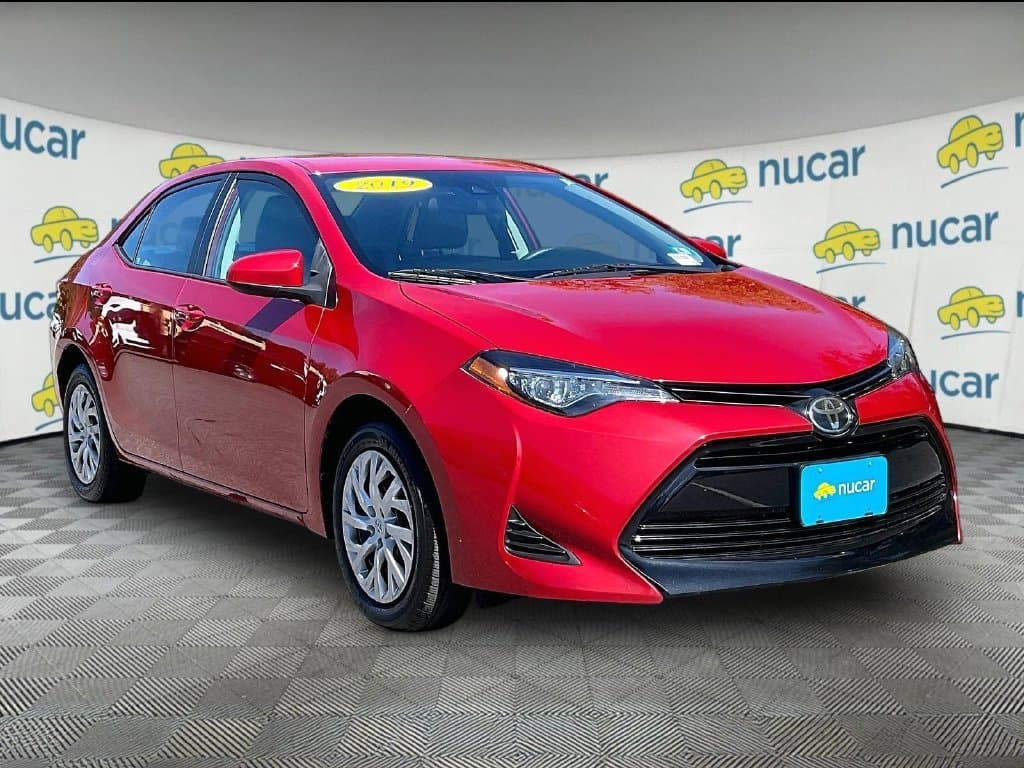 2019 Toyota Corolla LE — photo 1 of 32