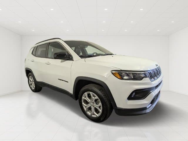 2024 Jeep Compass Latitude — photo 1 of 8