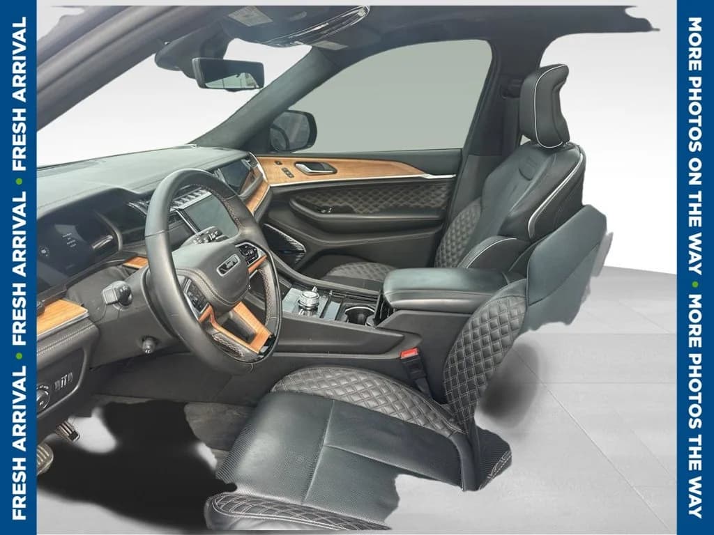 2025 Jeep Grand Cherokee L Summit — photo 1 of 7