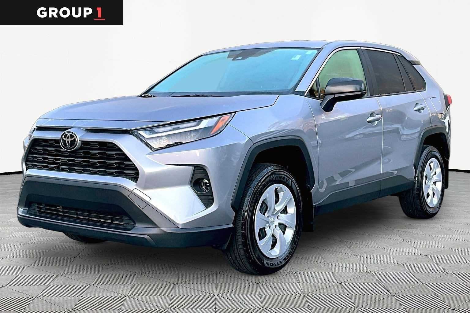 2025 Toyota RAV4 LE — photo 1 of 34