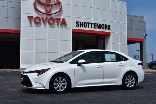 2024 Toyota Corolla LE — photo 1 of 30