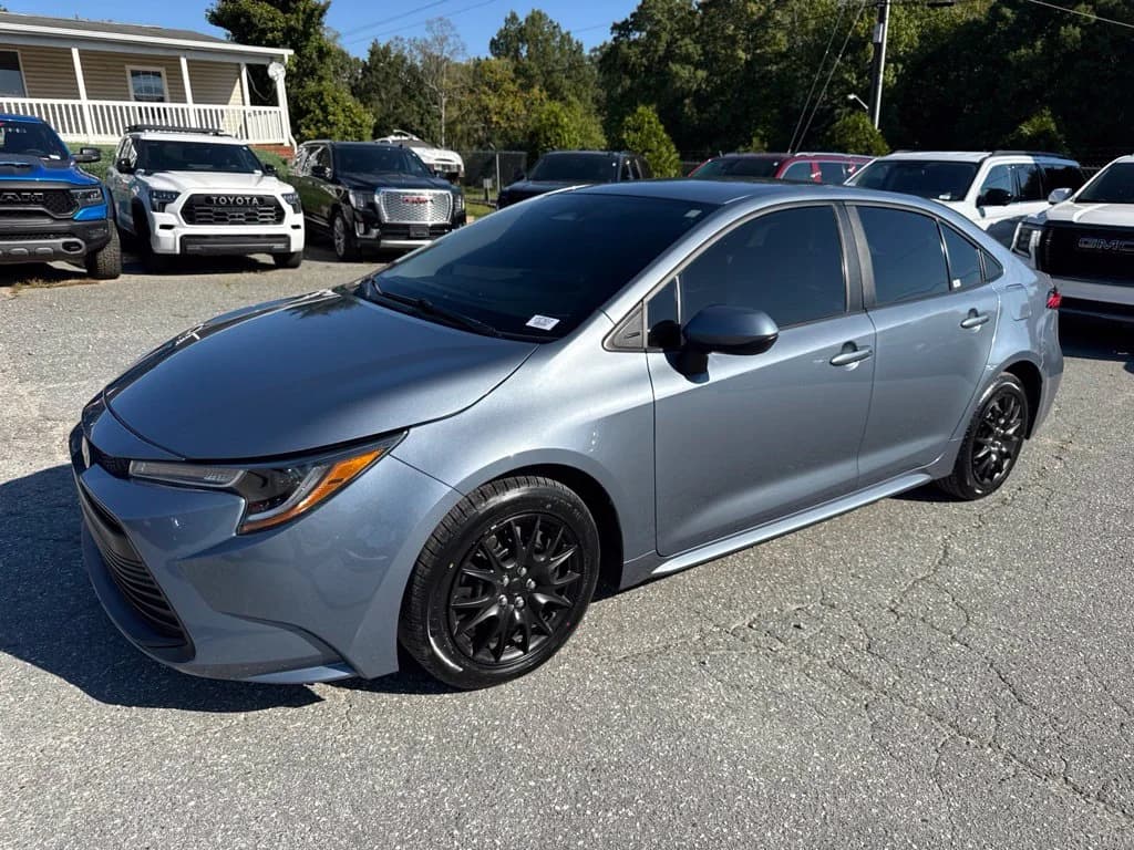 2024 Toyota Corolla LE — photo 1 of 31