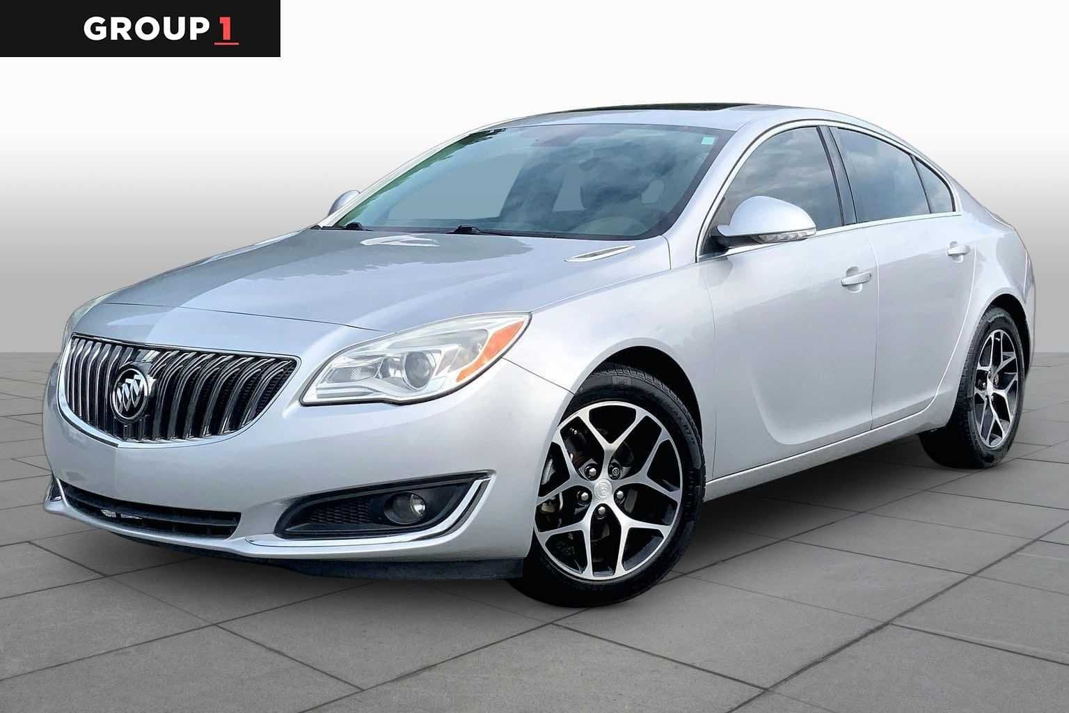 2017 Buick Regal Sport Touring — photo 1 of 29