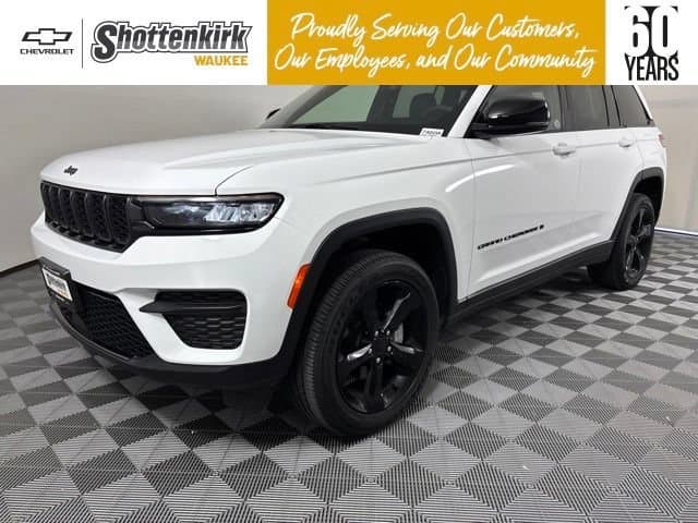 2025 Jeep Grand Cherokee Laredo — photo 1 of 45