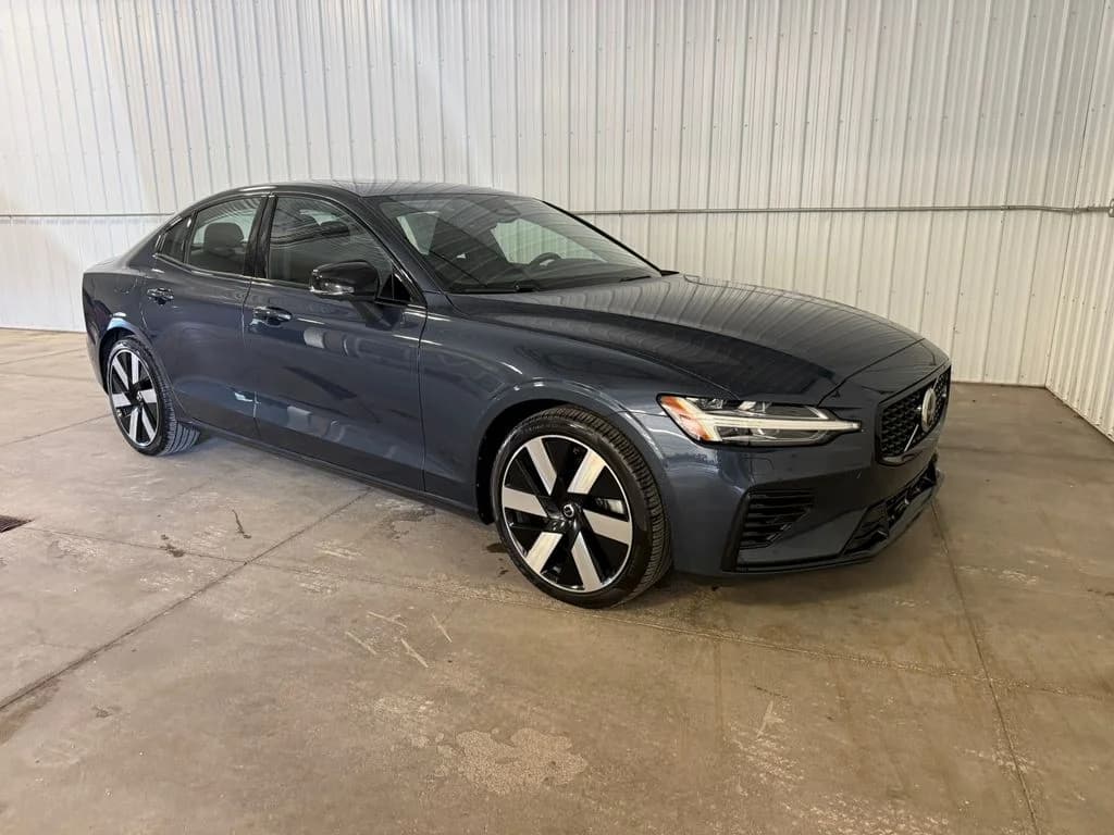 2024 Volvo S60 Recharge Plug-In Hybrid Plus Dark Theme — photo 1 of 41