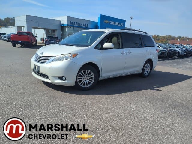2015 Toyota Sienna XLE — photo 1 of 21