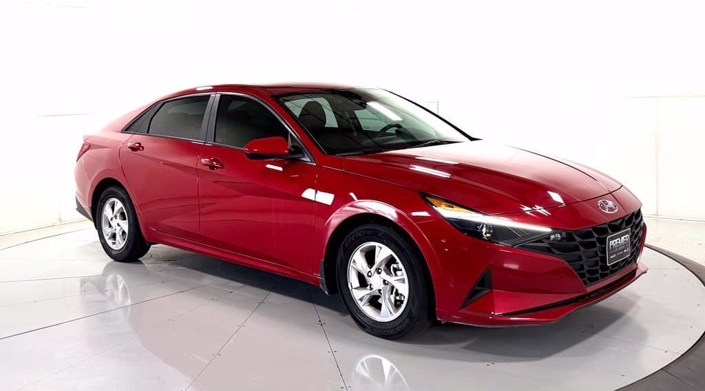 2022 Hyundai Elantra SE — photo 1 of 17