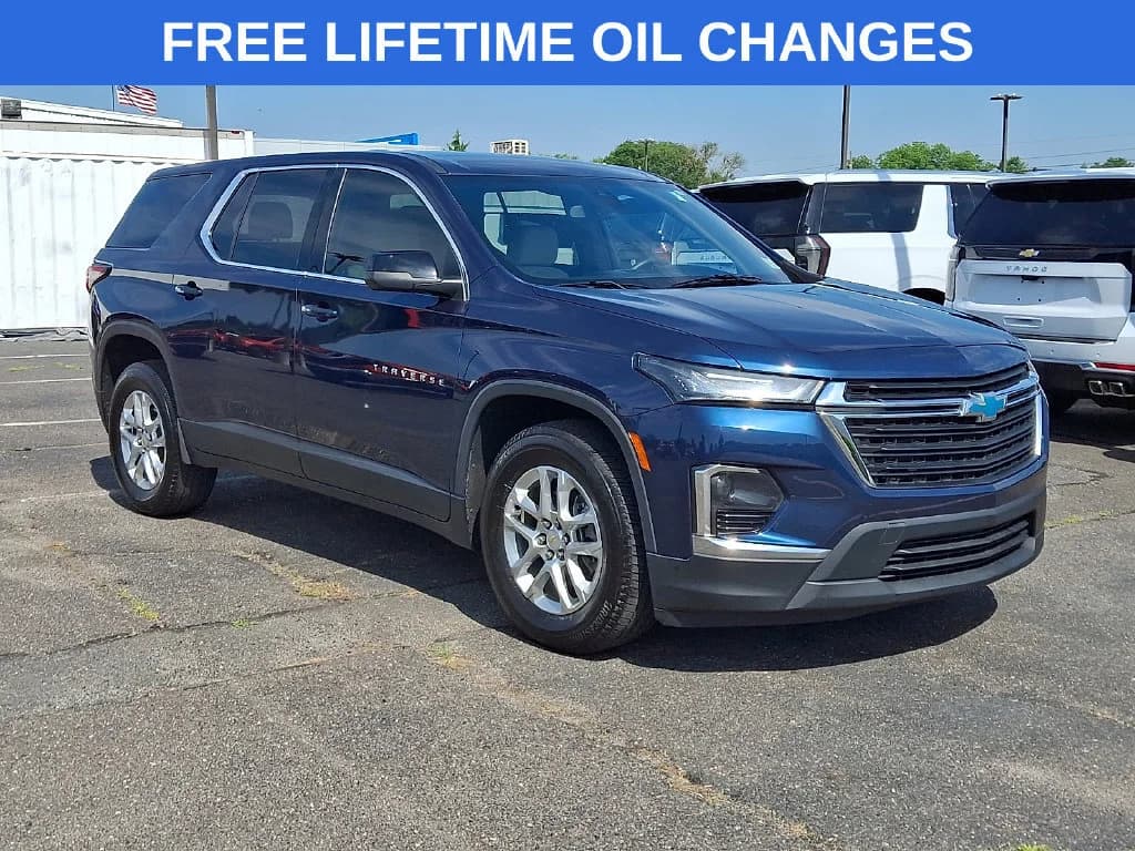 2022 Chevrolet Traverse LS — photo 1 of 32