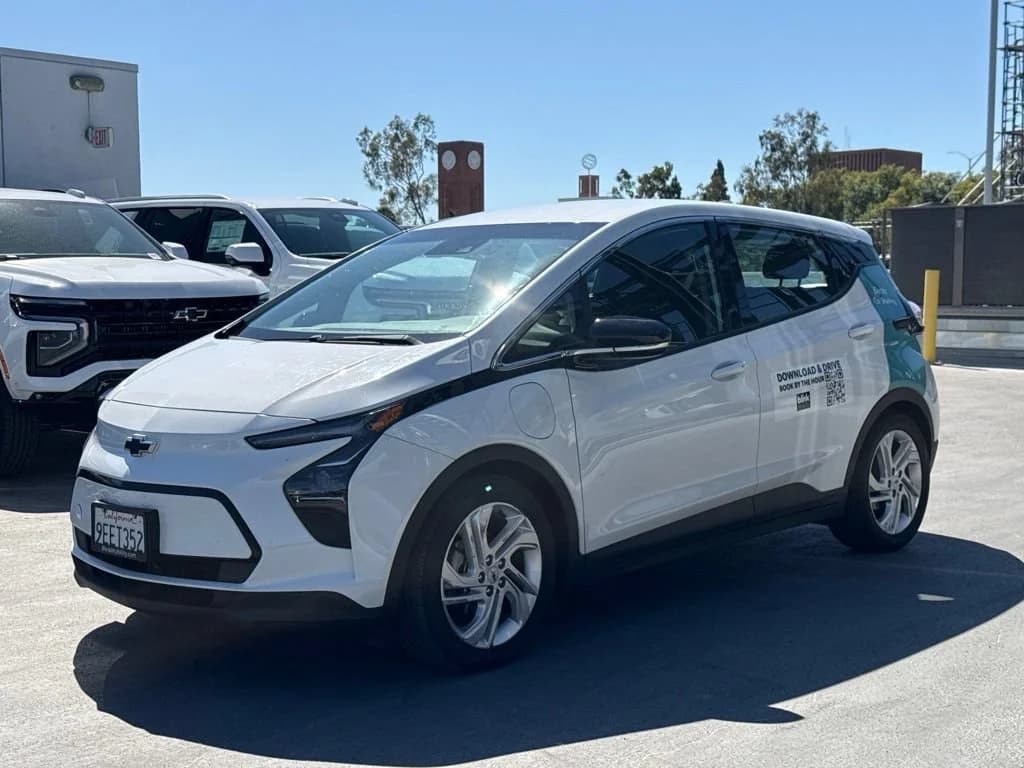 2023 Chevrolet Bolt EV 1LT — photo 1 of 12