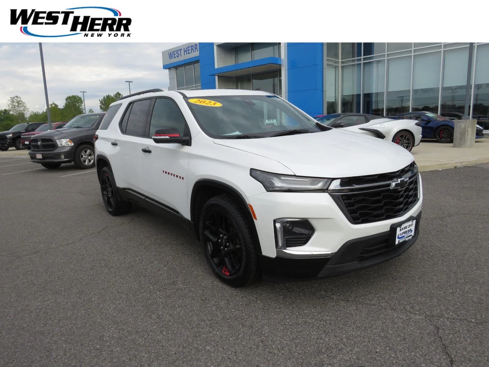2023 Chevrolet Traverse Premier — photo 1 of 33