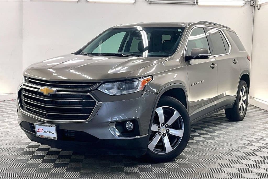 2020 Chevrolet Traverse LT Leather — photo 1 of 32
