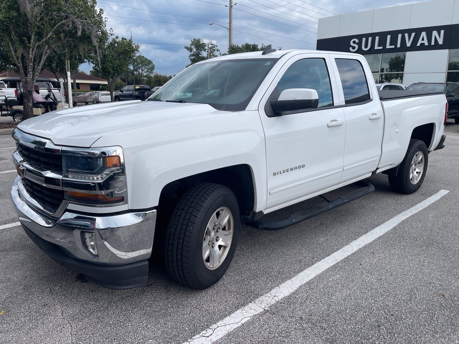 2017 Chevrolet Silverado 1500 LT — photo 1 of 29