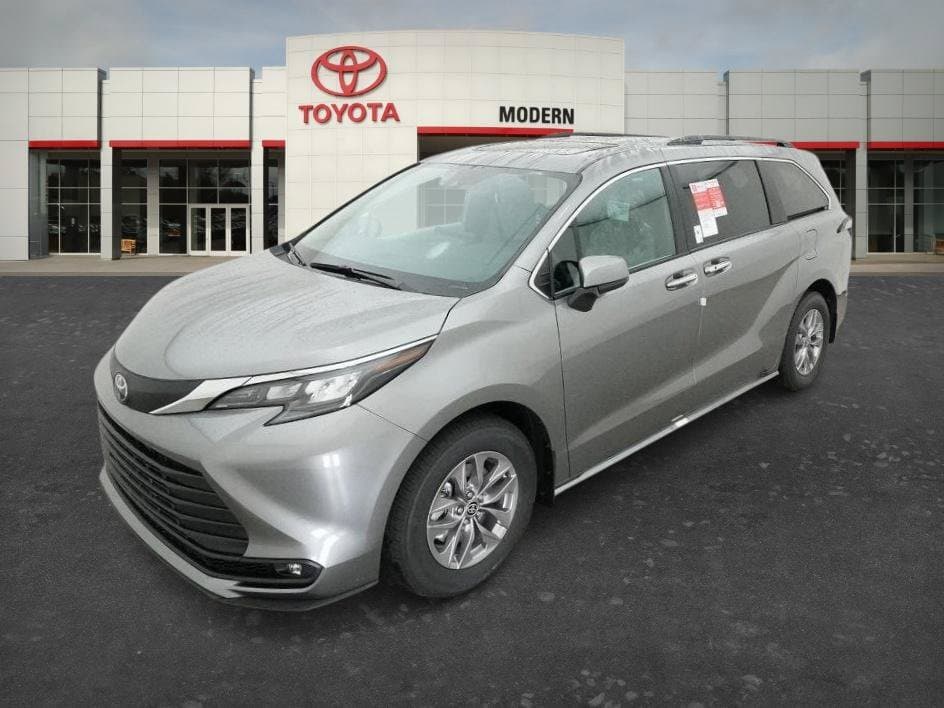 2026 Toyota Sienna XLE — photo 1 of 52