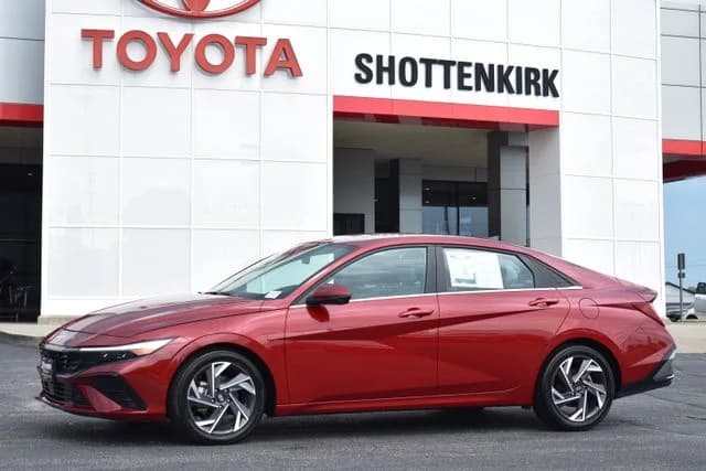 2024 Hyundai Elantra Limited — photo 1 of 33