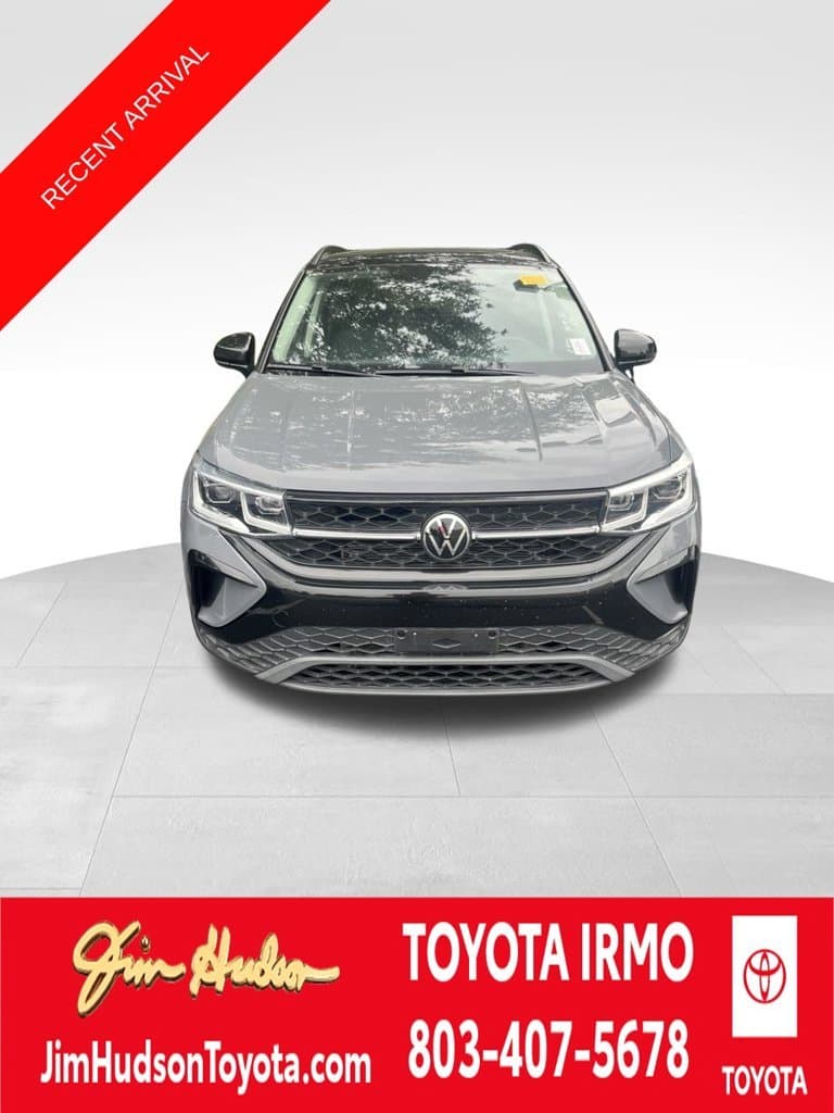2024 Volkswagen Taos SE Black — photo 1 of 6