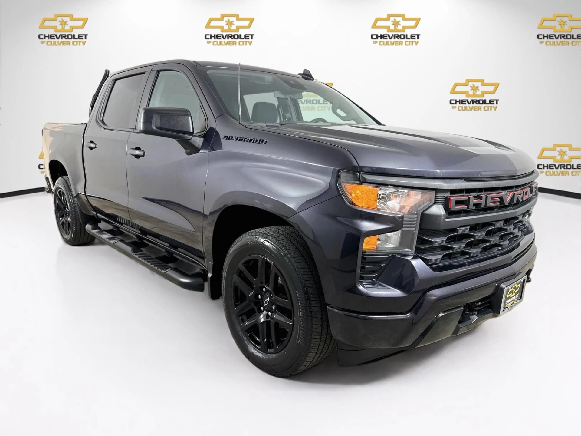 2022 Chevrolet Silverado 1500 Custom — photo 1 of 33
