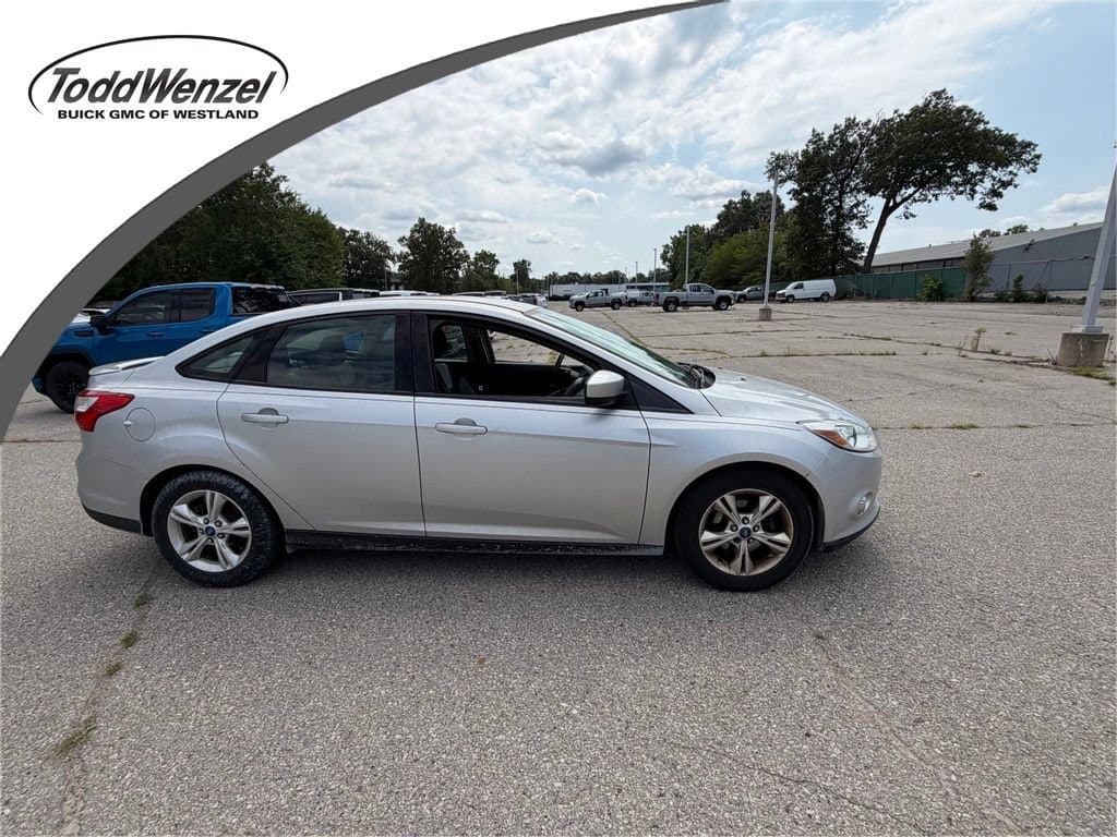 2012 Ford Focus SE — photo 1 of 10