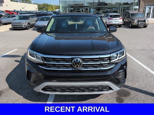 2023 Volkswagen Atlas 2.0T SE — photo 1 of 13