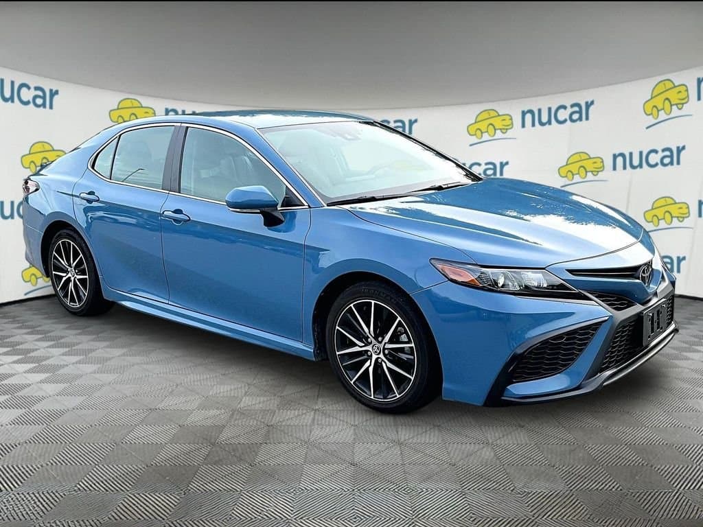 2024 Toyota Camry SE — photo 1 of 10