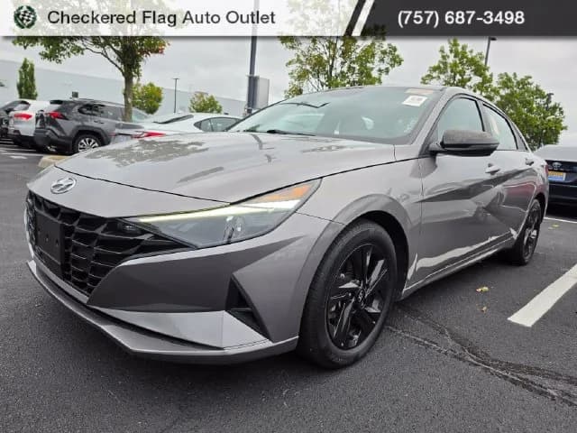 2022 Hyundai Elantra SEL — photo 1 of 21