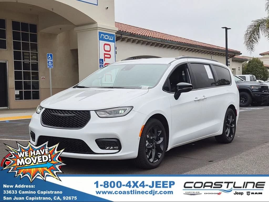 2026 Chrysler Pacifica Select — photo 1 of 24