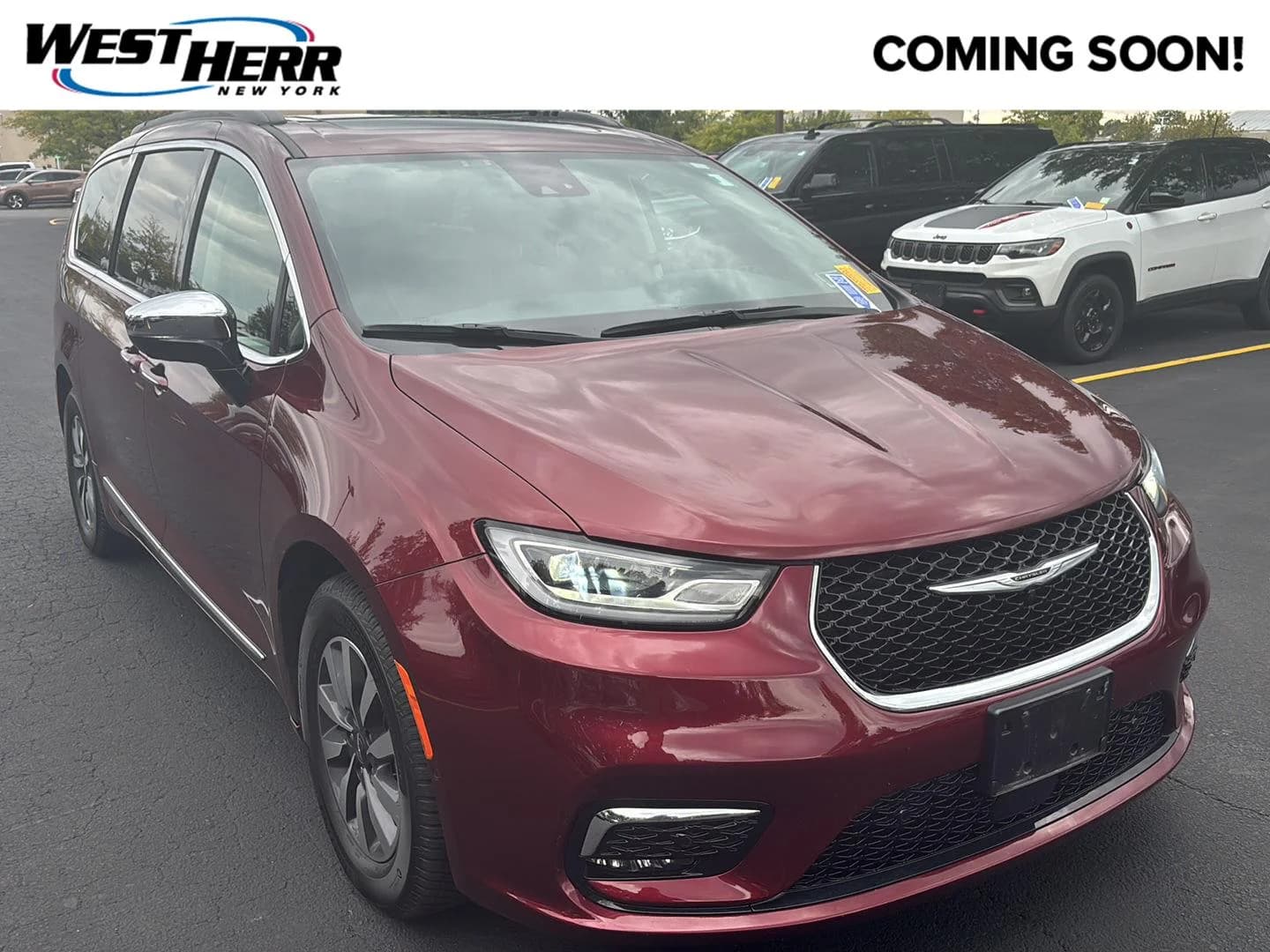 2023 Chrysler Pacifica Hybrid Limited — photo 1 of 19