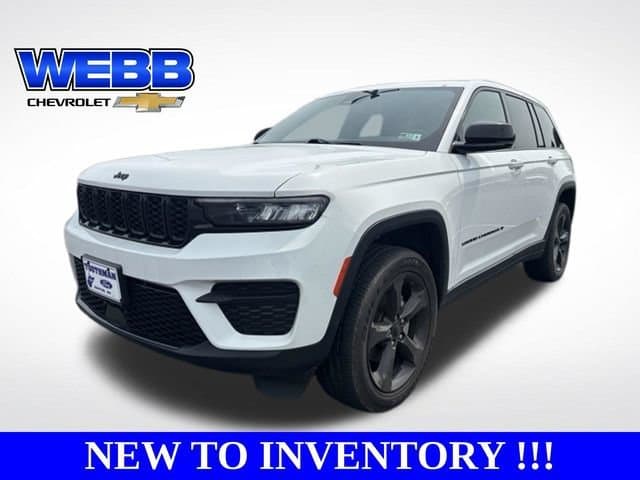 2023 Jeep Grand Cherokee Altitude — photo 1 of 25