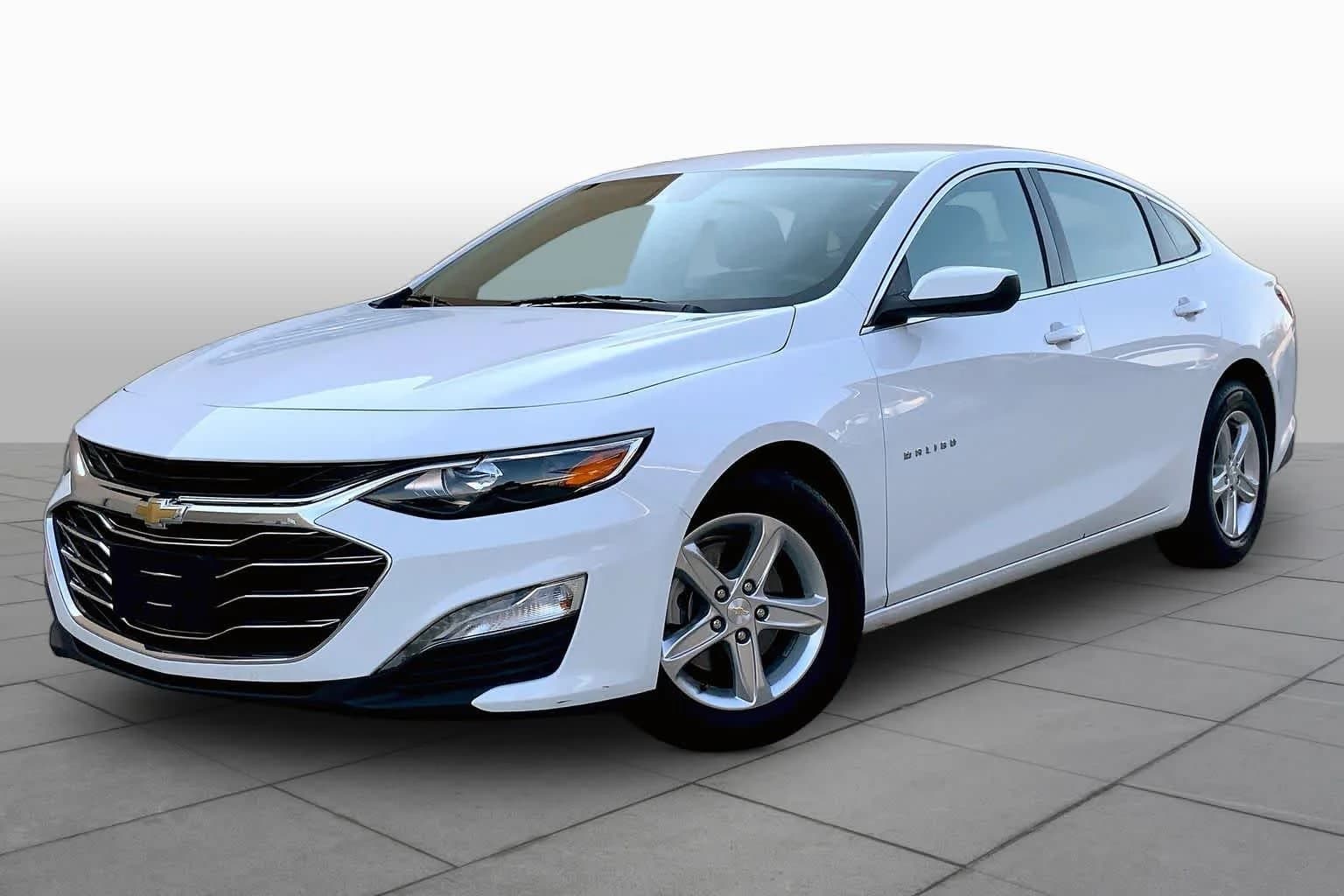 2024 Chevrolet Malibu LT — photo 1 of 33
