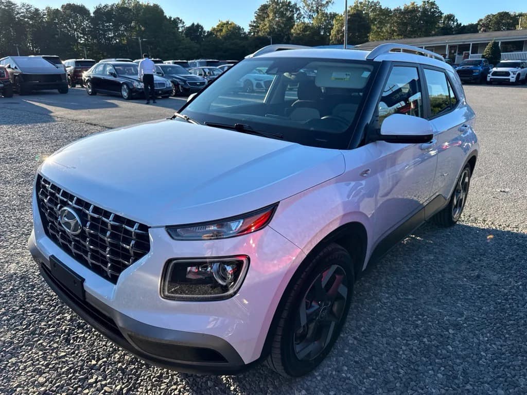 2021 Hyundai Venue SEL — photo 1 of 4