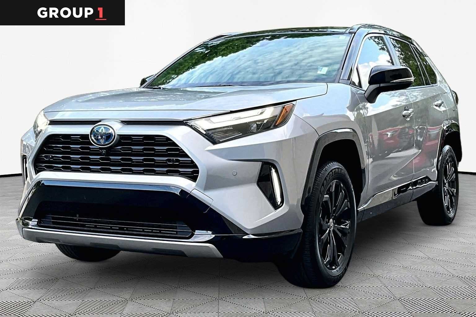 2024 Toyota RAV4 Hybrid XSE — photo 1 of 34