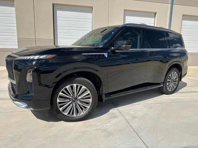 2025 INFINITI QX80 LUXE — photo 1 of 13