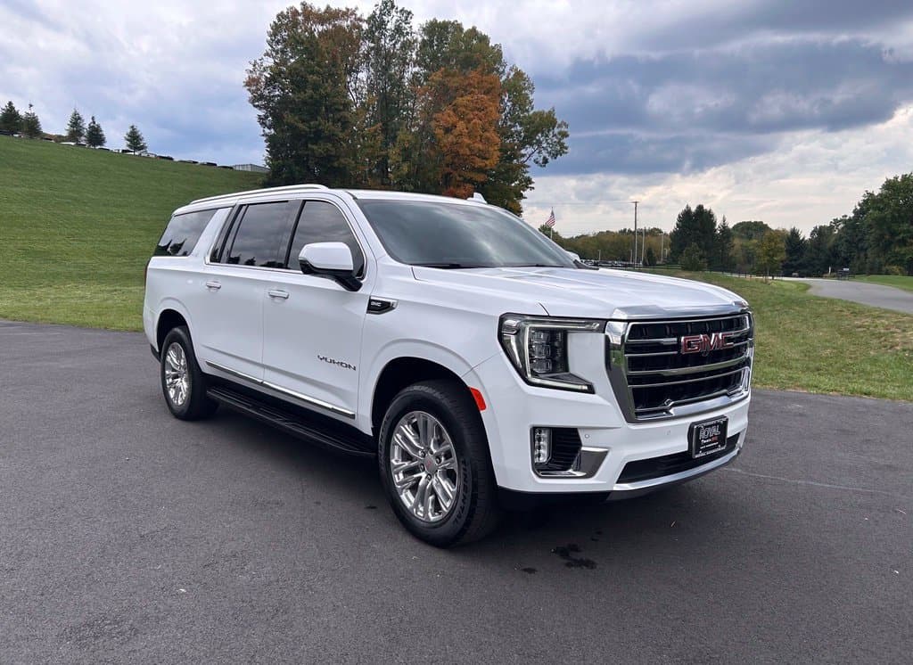 2024 GMC Yukon XL SLT — photo 1 of 47