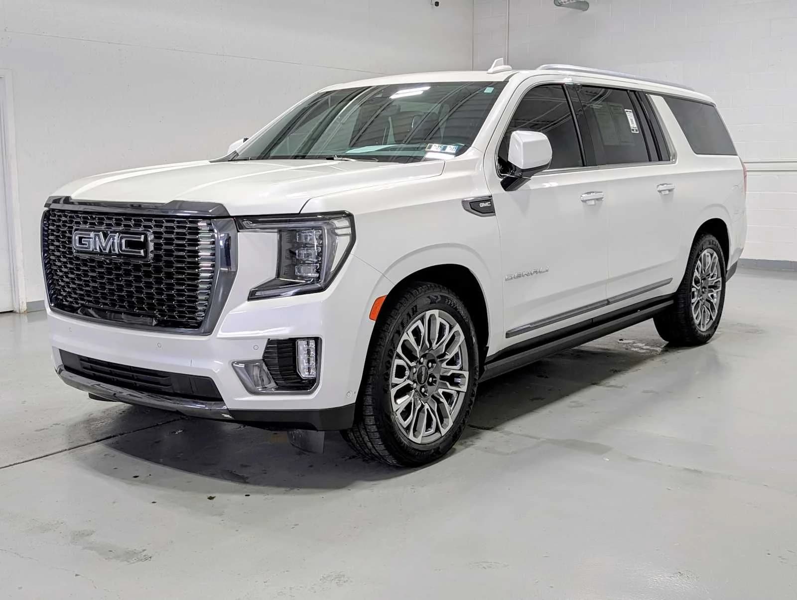 2024 GMC Yukon XL Denali Ultimate — photo 1 of 46